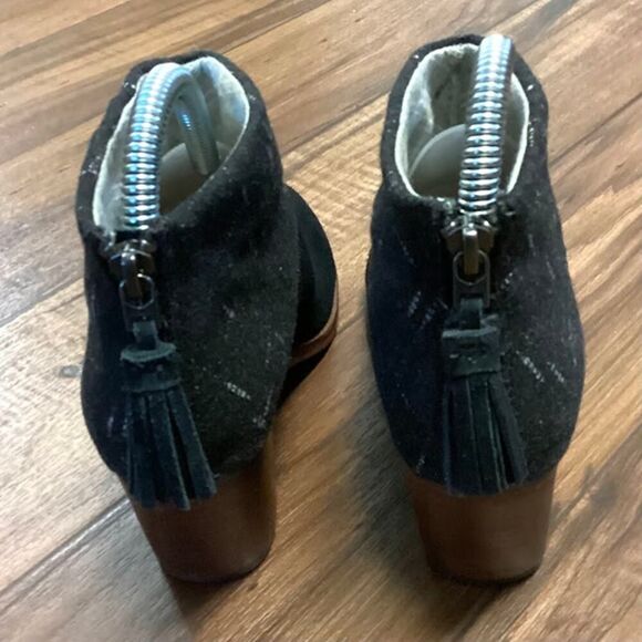 Tom's Leila Black Wool Felt Booties Block Heel Back Zipper Block Color Size 5W - Picture 4 of 9